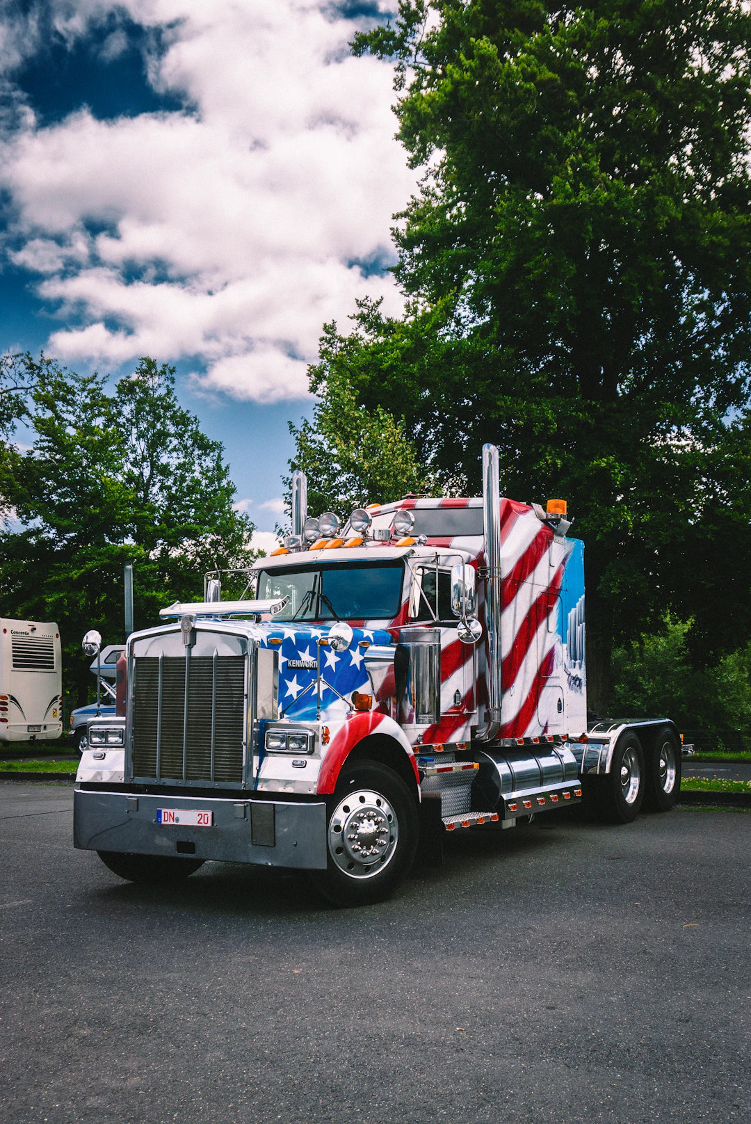 Stylish Vinyl Truck Decals to Showcase Your Patriotism